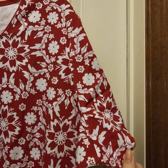 Rebecca Malone Red and White Floral Tee - 2X - Picture 4 of 5